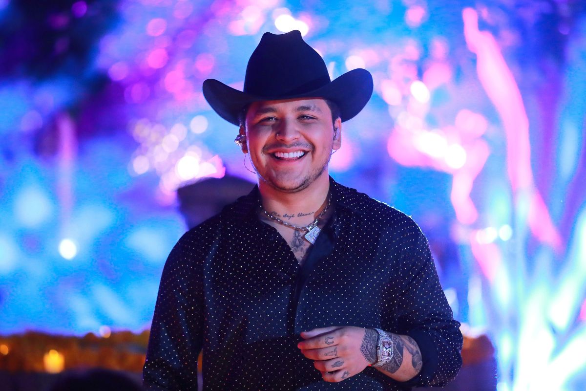 El cantante Christian Nodal dejó perplejos a sus seguidores y muchos consideran que puede ser un video viejo.