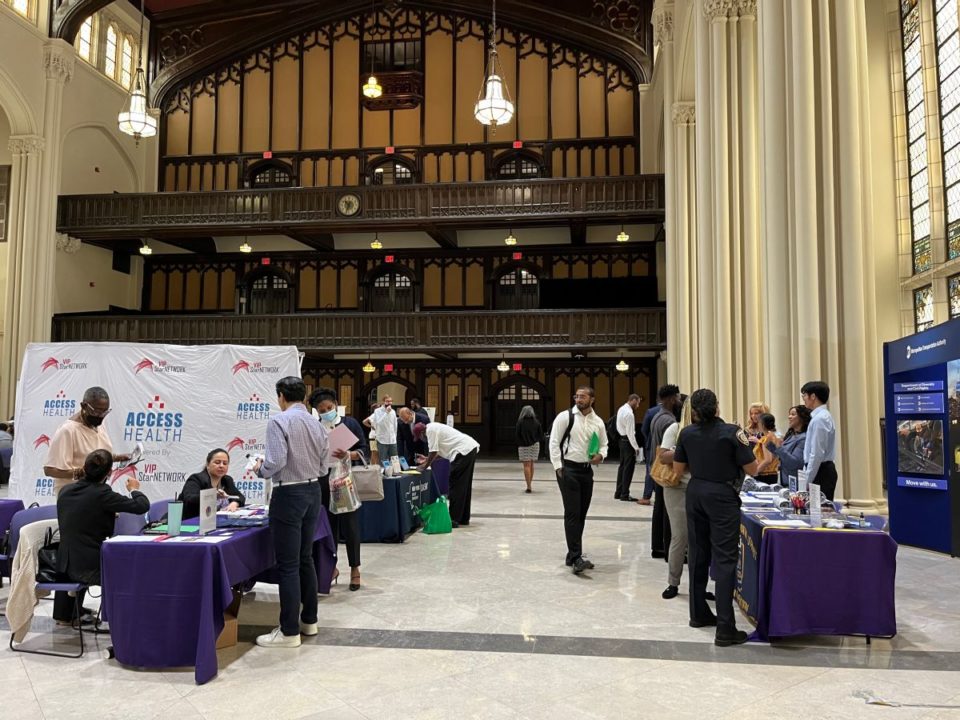 Centenares de neoyorquinos se dieron cita a una feria de trabajo en el City College.