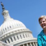 La senadora demócrata Elizabeth Warren  en una conferencia en el exterior del Capitolio en Washington D.C.