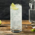 El agua mineral es una de las bebidas favoritas para mezclar con tequila.