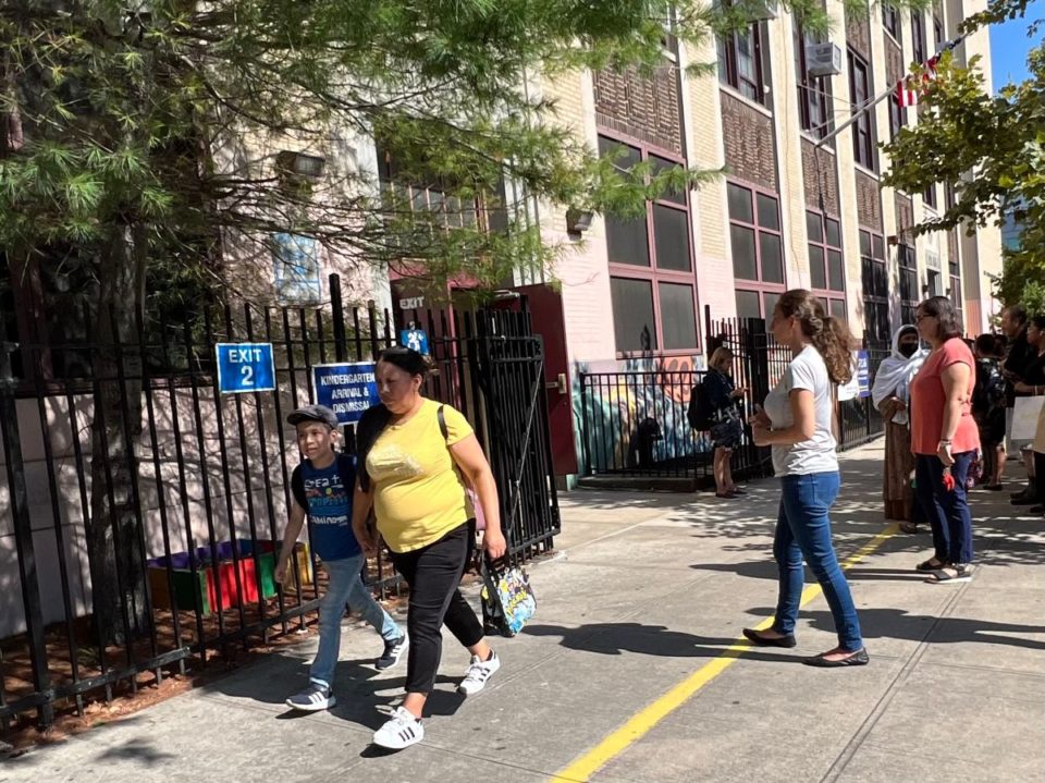 Padres están tranquilos sobre el manejo del COVID en las escuelas en el nuevo año escolar