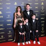 Lionel Messi comparte con su esposa Antonela Roccuzzo y sus tres hijos Mateo, Thiago y Ciro en la gala del Balón de Oro 2021.