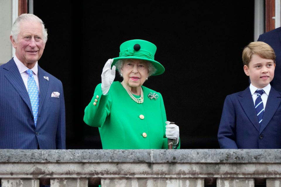 La reina Isabel II atraviesa graves problemas de salud.