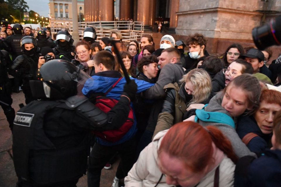 Manifestaciones en contra de la guerra de Putin en San Petersburgo.