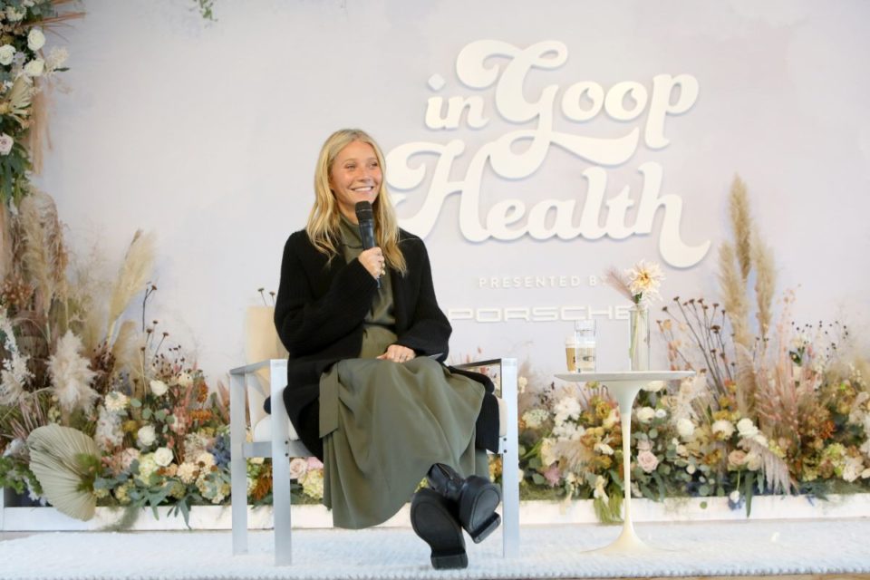 La actriz Gwyneth Paltrow no es la primera vez que desnuda para celebrar su cumpleaños.