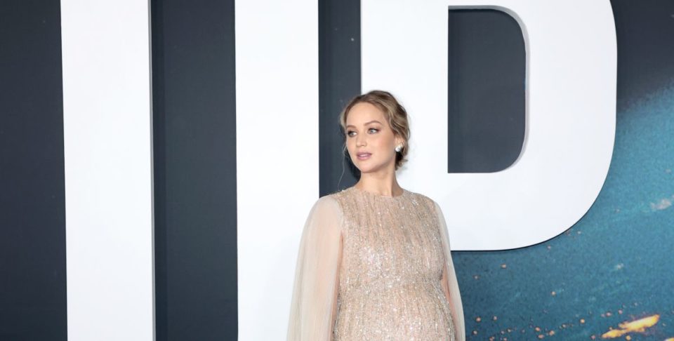 La actriz Jennifer Lawrence aseguró que ganó $5 millones de dólares menos que Leonardo DiCaprio por ser mujer.