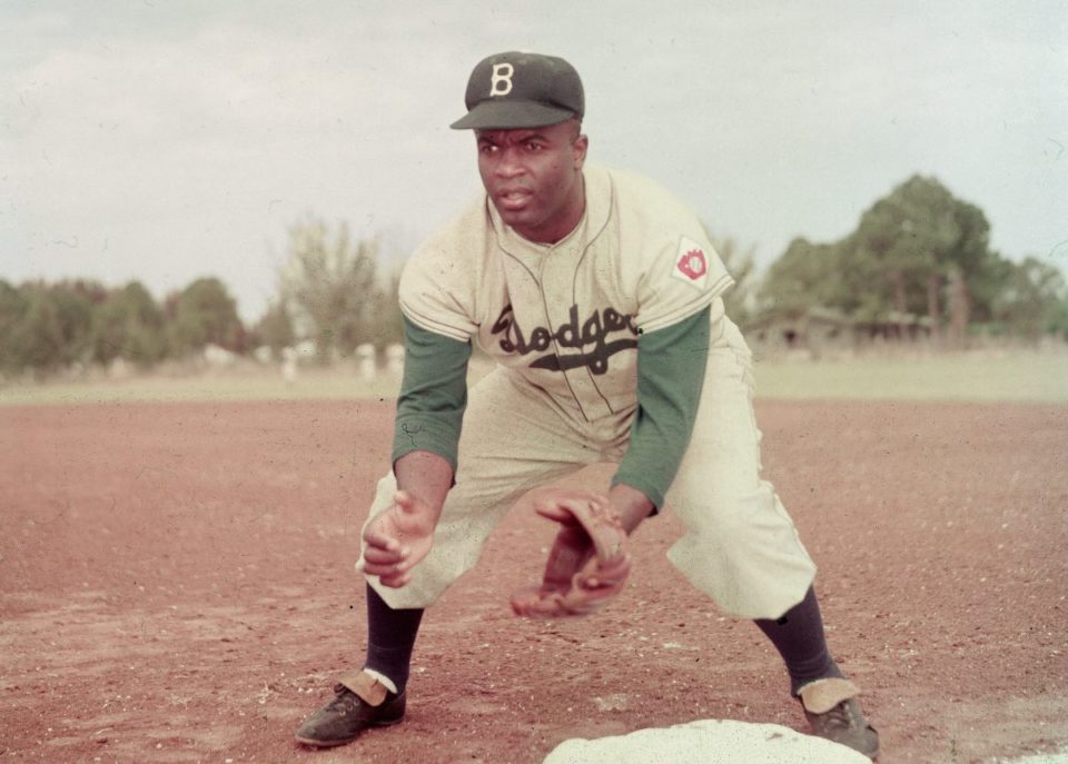 Jackie Robinson durante la temporada de 1951 con Brooklyn Dodgers.