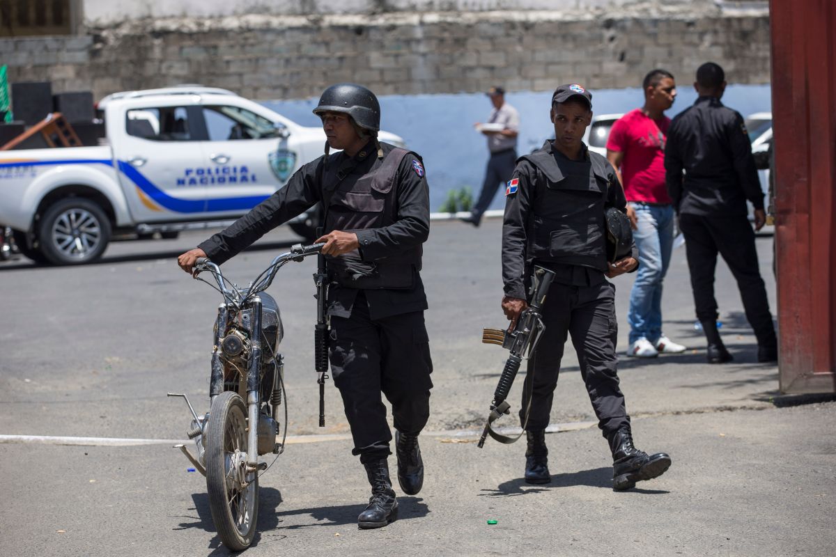 Policías en las calles de República Dominicana.