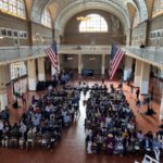 La ceremonia de naturalización de 200 inmigrantes fue en el museo de Ellis Island.