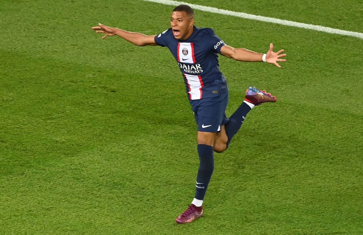 Kylian Mbappé celebra uno de sus dos goles durante el encuentro de Champions League ante Juventus.