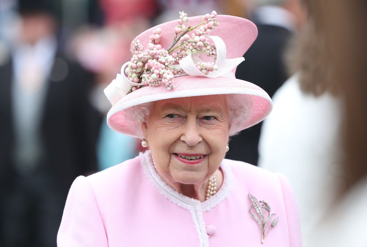 La reina Isabel II será enterrada el 19 de septiembre llevando sólo dos joyas.

