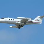 Las dos personas a bordo del avión pudieron escapar del accidente y fueron trasladados a un hospital.