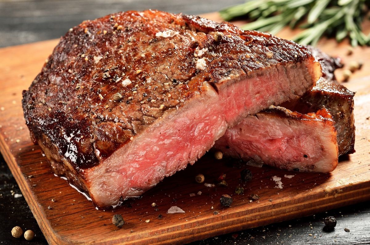 Un poco de grasa en la carne es lo que le da jugosidad y sabor al bistec. 