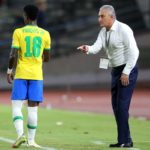 Tite (derecha) ha dicho que los bailes de Vinicius (izquierda) no son ofensivos.