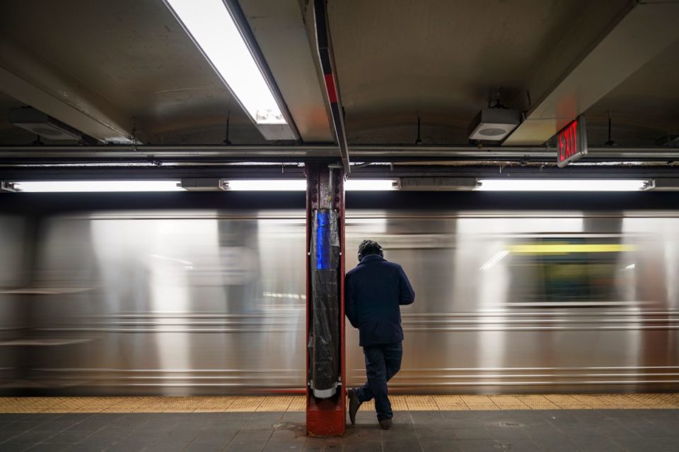 Pasajero en el Metro de Nueva York.