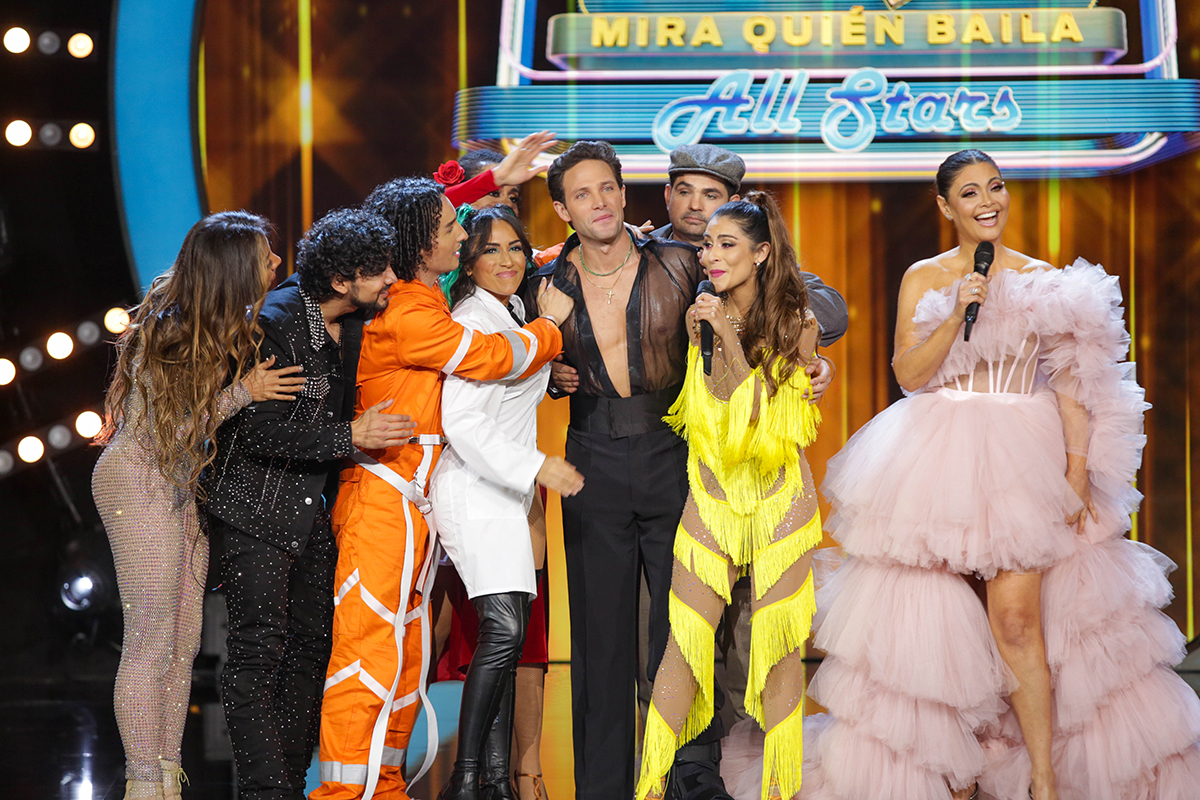 Gabriel Coronel recibe el amor de sus compañeros después de dar la noticia de su accidente que le impidió bailar.