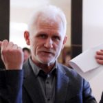 Ales Bialiatski, uno de los galardonados con el Premio Nobel de la Paz, se encuentra encarcelado.