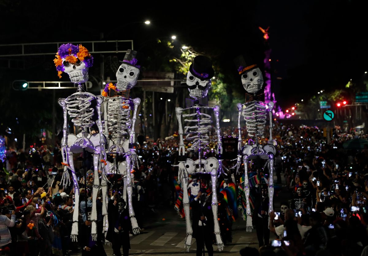 Calaveras gigantes también se harán presentes en el desfile.