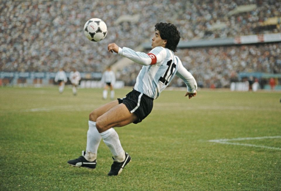 Diego Maradona anotó la 'Mano de Dios' en la victoria de Argentina sobre Inglaterra en el Mundial de 1986.