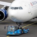 Un avión de Delta Airlines en Amsterdam's Schiphol Airport.