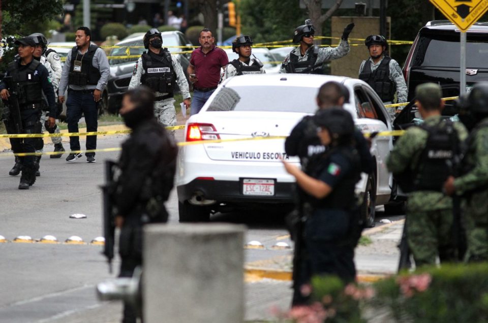 Las autoridades de Zapopan llegaron al lugar donde se registró la balacera.