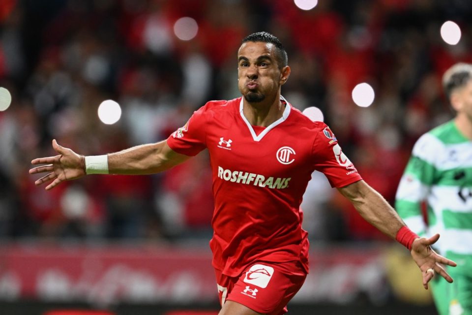 Camilo Sanvezzo fue una de las claves del Toluca en los cuartos de final, marcando un doblete en el partido de ida.