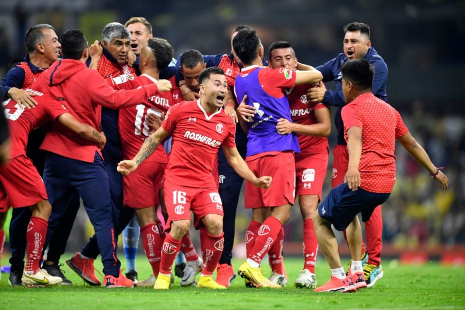 Jugadores del Toluca celebran su pase a la final del Torneo Apertura en la Liga MX.