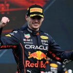 Max Verstappen celebra luego de la premiación en el Gran Premio de México.