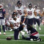 David Montgomery (#32) celebra su touchdown ante New England Patriots.