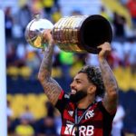 Gabriel 'Gabigol' Barbosa alza la Copa Libertadores 2022.