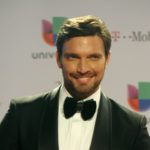 Julián Gil se convirtió en padre a los 16 años.