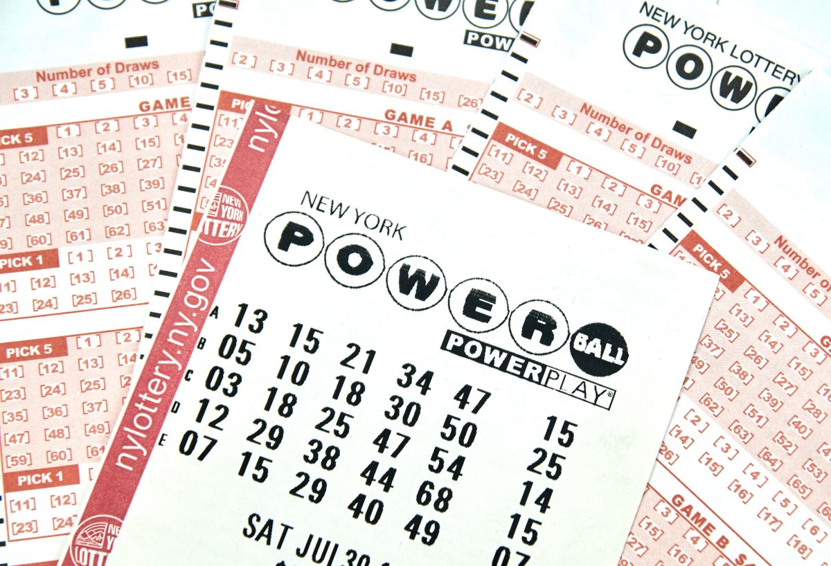 Los números de Powerball sorteados el sábado por la noche por el premio estimado de $825 millones fueron 40, 19, 57, 31, 46 y el Powerball fue 23.