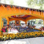 Vicente Fernández es homenajeado para este Días de Muertos con un altar en su mausoleo.