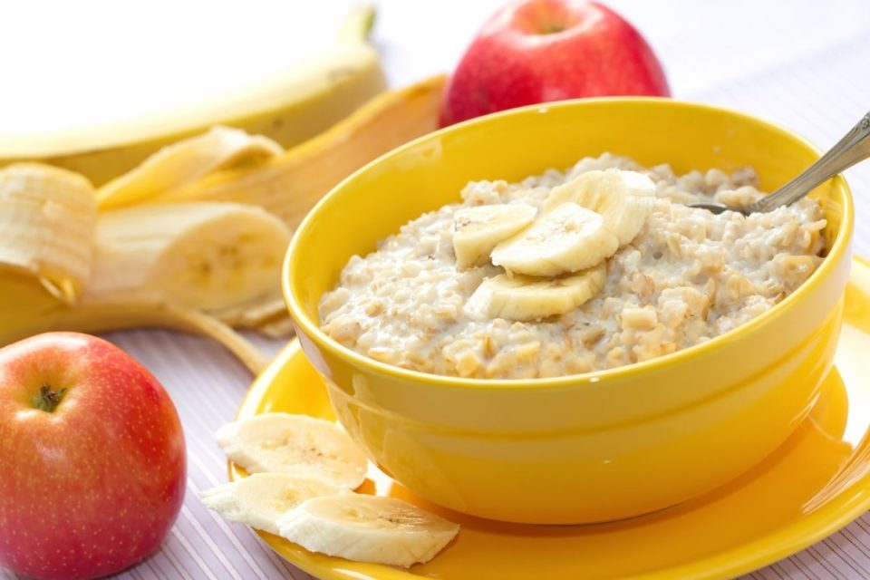 La avena ayuda a que prosperen las buenas bacterias intestinales.