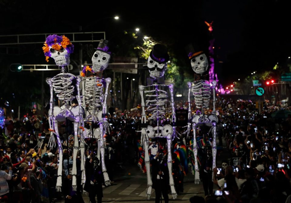 Calaveras gigantes también se harán presentes en el desfile.