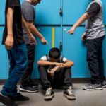 Los niños que sufren de violencia suelen tener problemas sociales en la adultez.