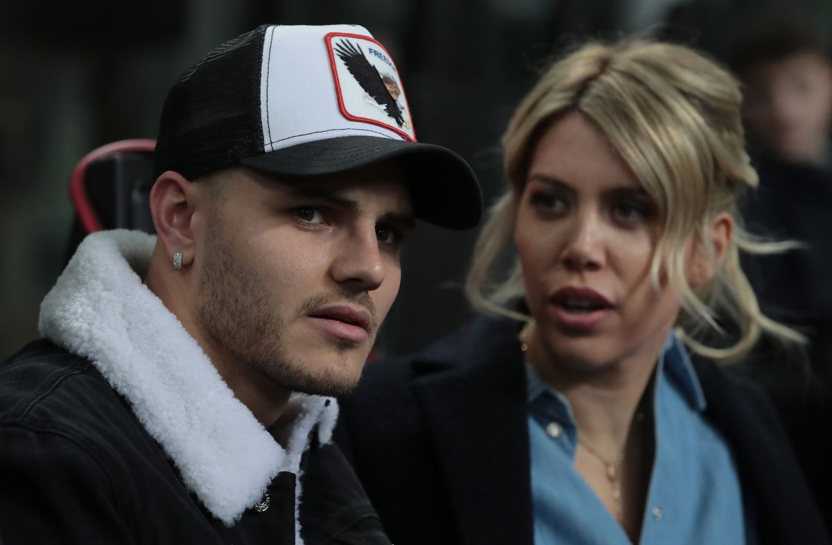 Mauro Icardi (izquierda) aclaró hace semanas que no estaba separado de Wanda Nara (derecha).