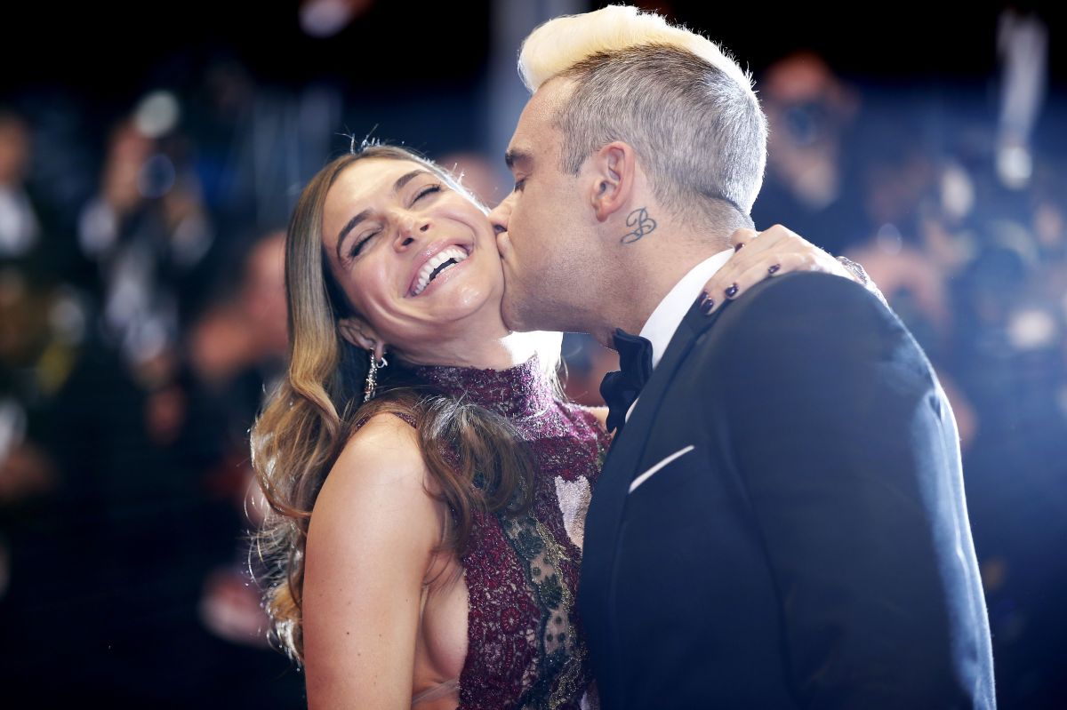 Robbie Williams y su esposa Ayda Field.