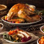 El costo promedio de la cena de Acción de Gracias para este año para 10 personas es de $64.05 dólares.