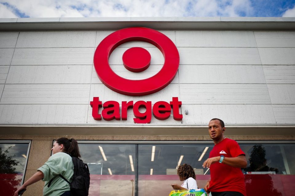 Clientes en una tienda  Target en Tenleytown, Washington, D.C.