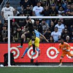 Gareth Bale conecta el cabezazo de la igualdad 3-3 ante Philadelphia Union en la MLS Cup.