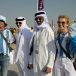 Hinchas argentinos arropan Doha para el banderazo en apoyo a la selección albiceleste.