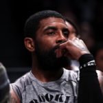 Kyrie Irving intentará reducir las críticas con el donativo.