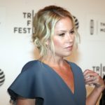 La actriz Christina Applegate reveló que padece esclerosis múltiple en agosto de 2021.