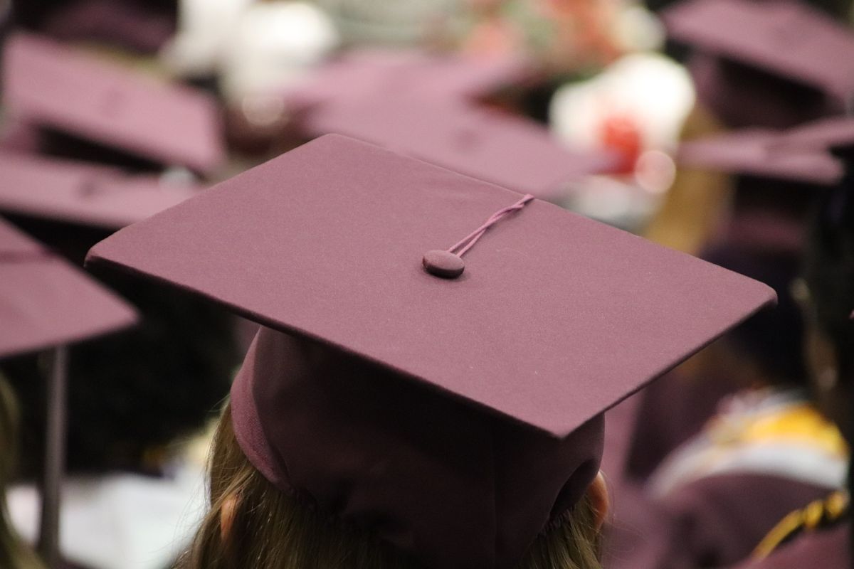 La mujer de 90 años finalmente recibió su diploma universitario.