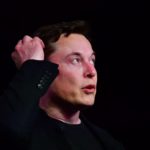 Elon Musk se vio sorprendido por los abucheos del público.