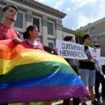 Activistas de la comunidad LGBT se manifiestan en Rusia.