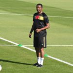 Samuel Eto'o entrena con la selección de Camerún antes de su debut en Qatar 2022.