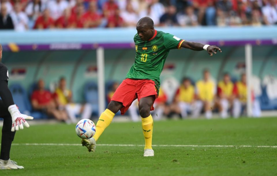 Vincent Aboubakar marcó un gol de sombrero en el Camerún vs Serbia.