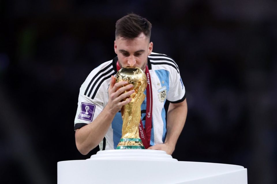 Tagliafico se encuentra de vacaciones con el Olympique de Lyon, luego de haber jugado con Argentina en la Copa del Mundo, donde resultó campeón.